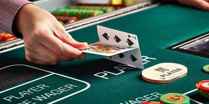 Hướng dẫn chi tiết cách rút bài Baccarat cho người mới